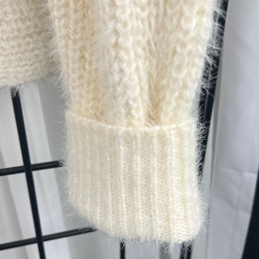 NWT No Boundaries Cream V-Neck Sweater with Pearl Accents - Picture 6 of 10